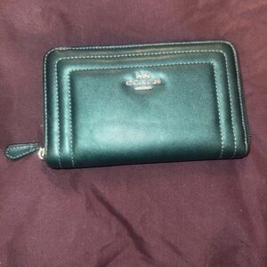 COACH Medium ID Zip Wallet with Border Quilting - jade green, silver hardware